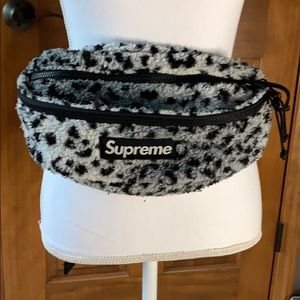 SUPREME Fleece Belt Bag